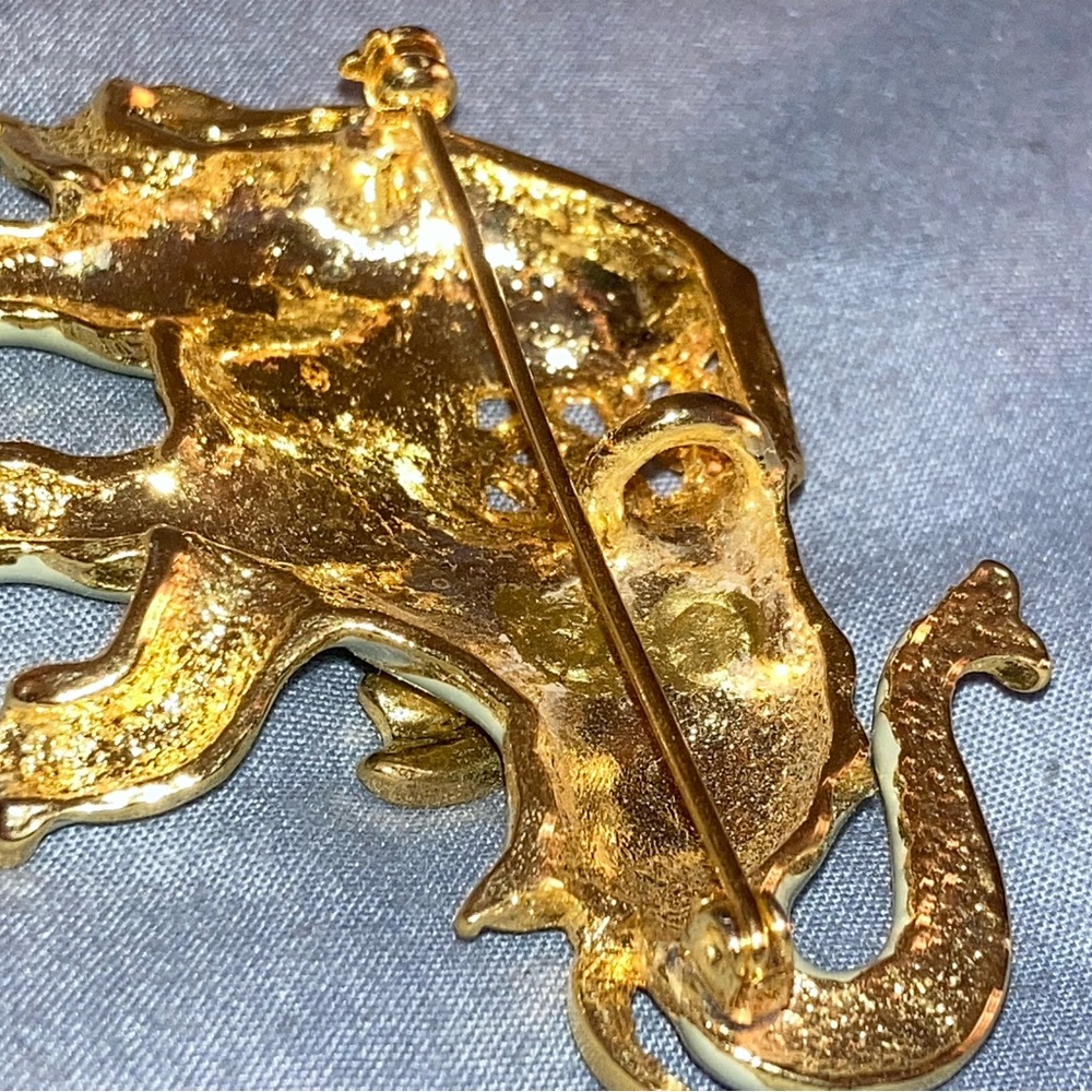 Vintage Gold Tone and Green Elephant Brooch/Pendant - Picture 4 of 4
